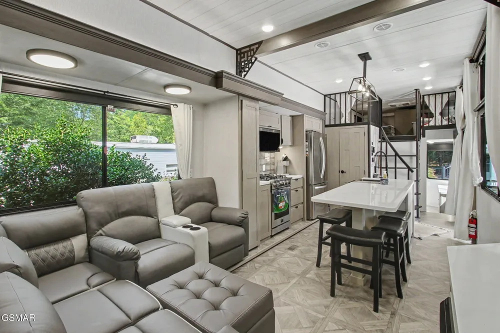 4229 E Parkway Gatlinburg, TN 37738