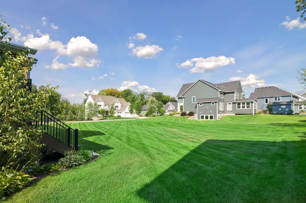 4264 Woodland Court Minnetrista, MN 55331