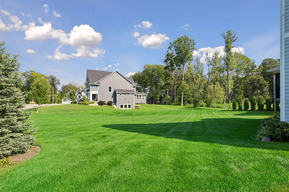 4264 Woodland Court Minnetrista, MN 55331