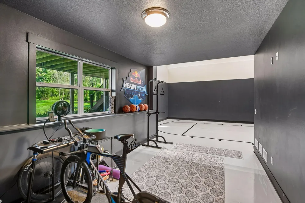 4264 Woodland Court Minnetrista, MN 55331