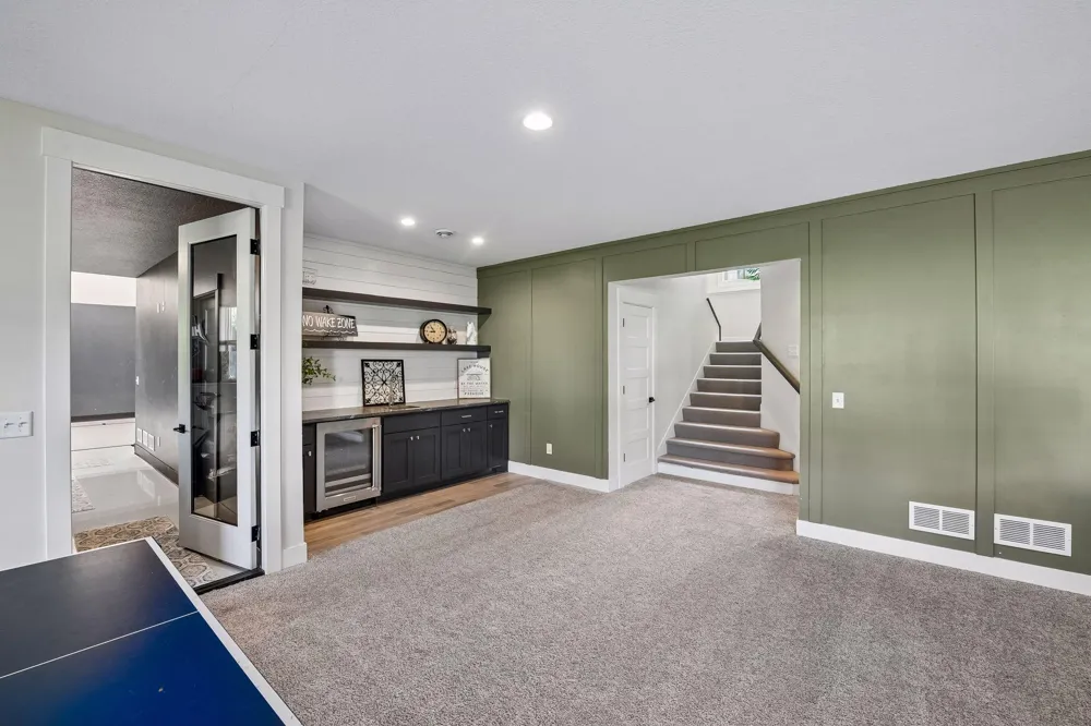 4264 Woodland Court Minnetrista, MN 55331