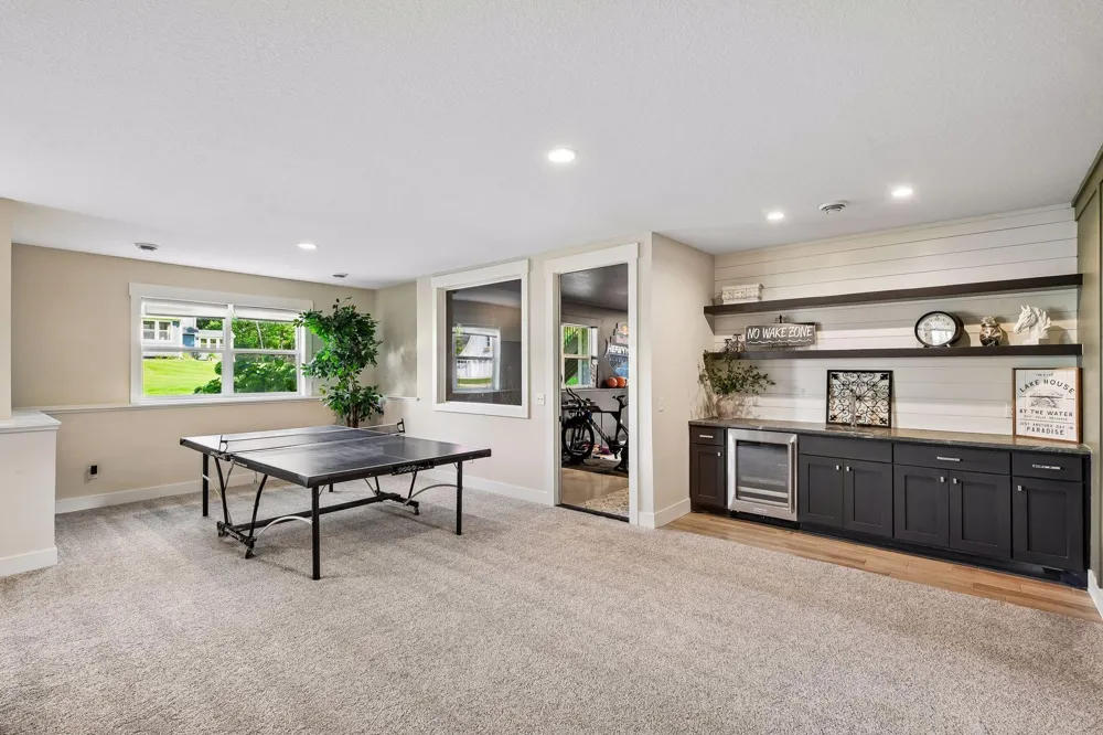 4264 Woodland Court Minnetrista, MN 55331