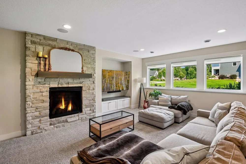 4264 Woodland Court Minnetrista, MN 55331
