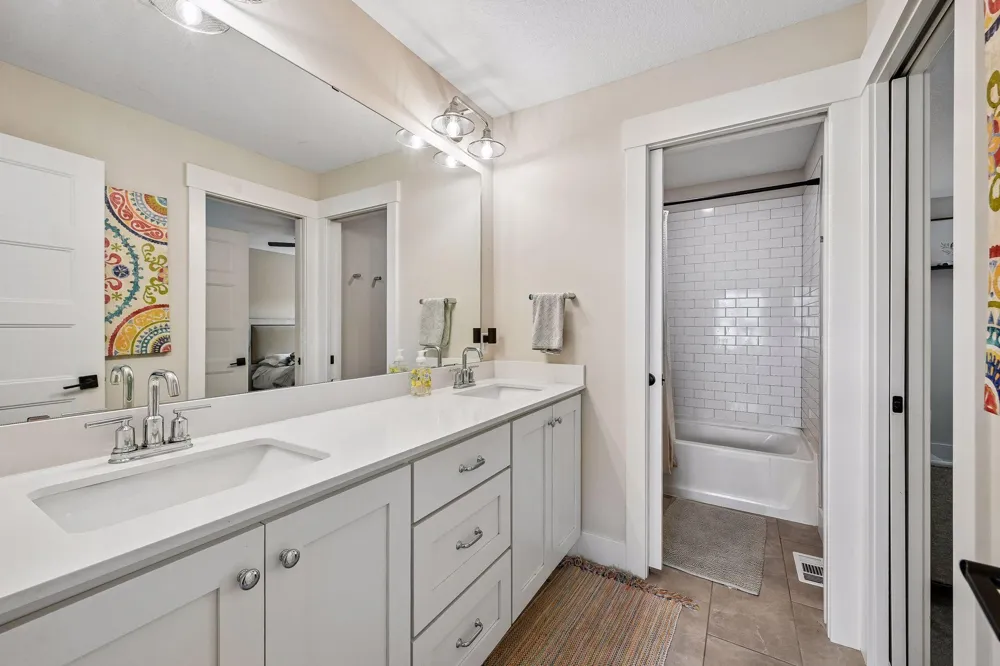 4264 Woodland Court Minnetrista, MN 55331