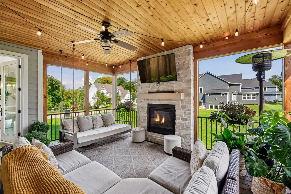 4264 Woodland Court Minnetrista, MN 55331