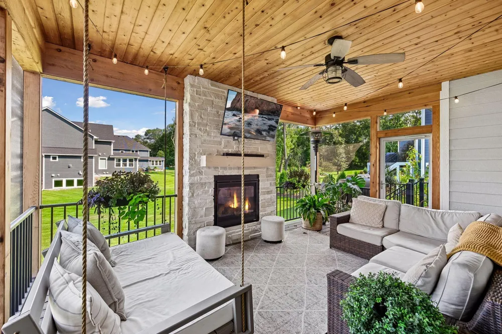 4264 Woodland Court Minnetrista, MN 55331