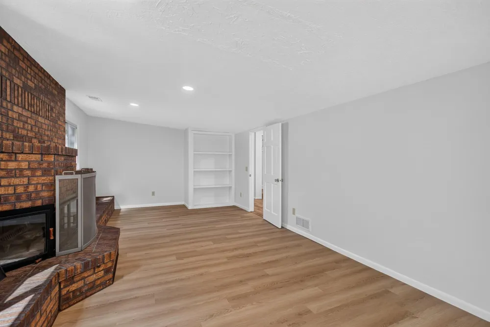 2133 76th Court Brooklyn Park, MN 55444