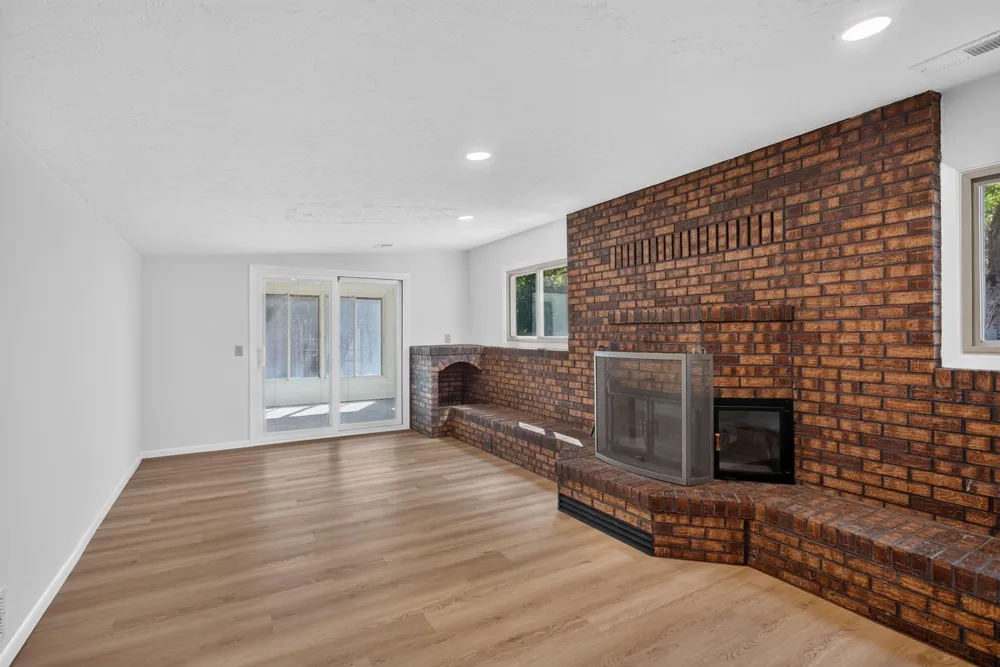 2133 76th Court Brooklyn Park, MN 55444