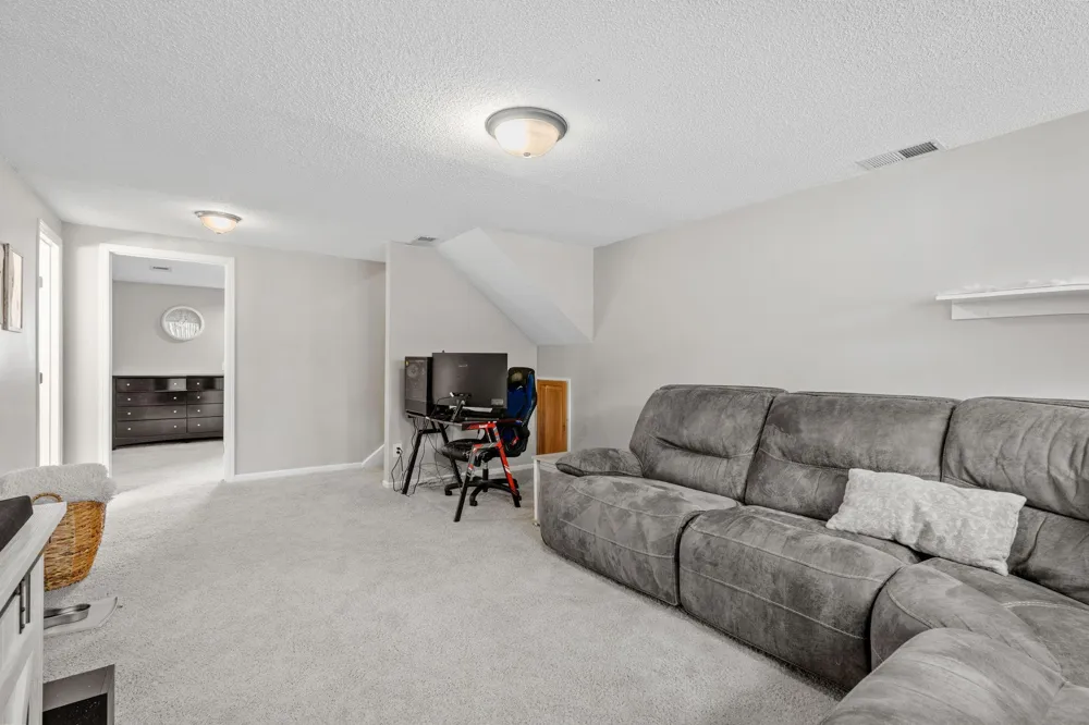 16515 Frazer Way W Rosemount, MN 55068