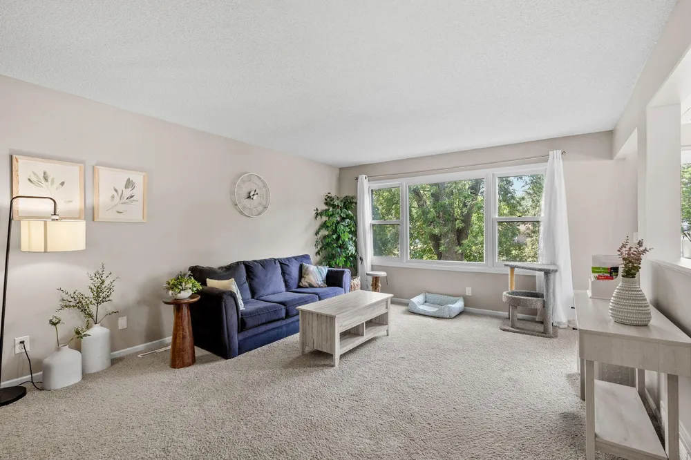 16515 Frazer Way W Rosemount, MN 55068