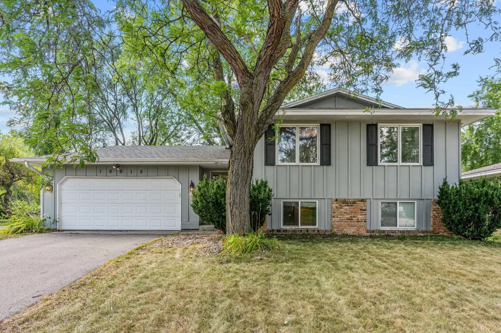 16515 Frazer Way W Rosemount, MN 55068