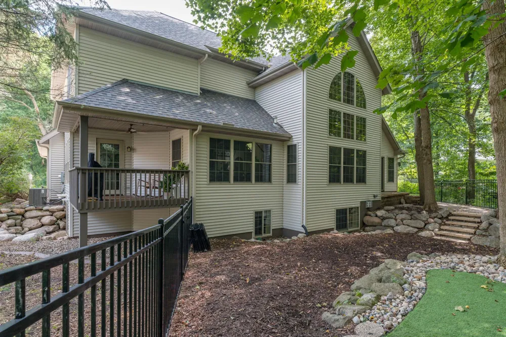 121 Bartholomew Lane Mankato, MN 56001