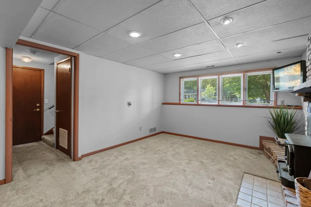 8372 50th Avenue New Hope, MN 55428