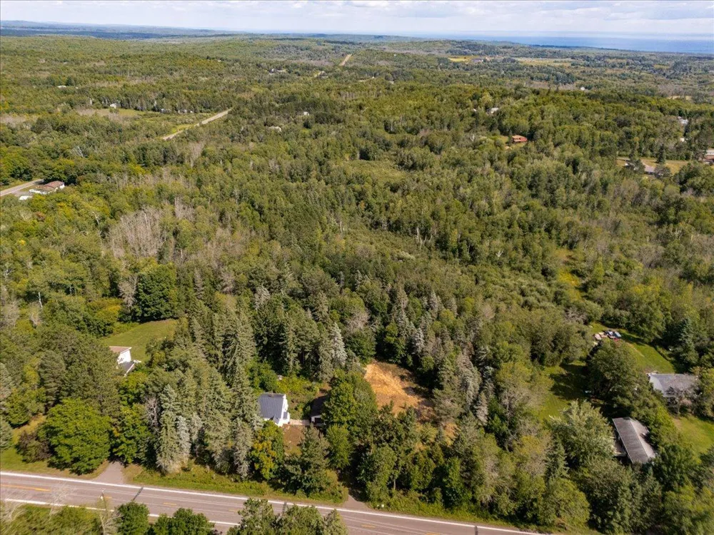 5068 Arnold Road Duluth, MN 55803