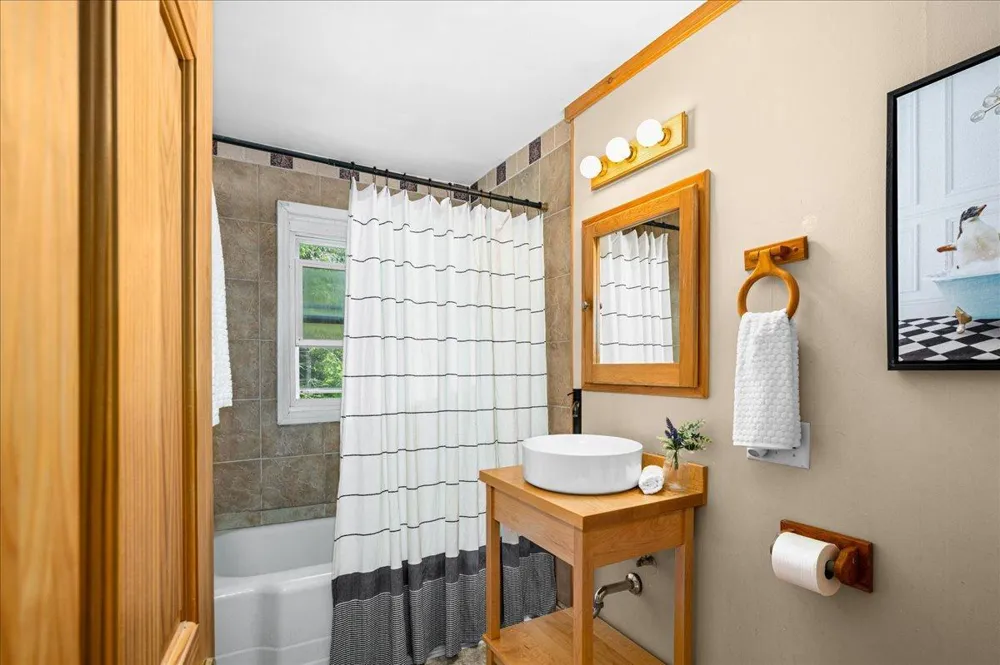 5068 Arnold Road Duluth, MN 55803