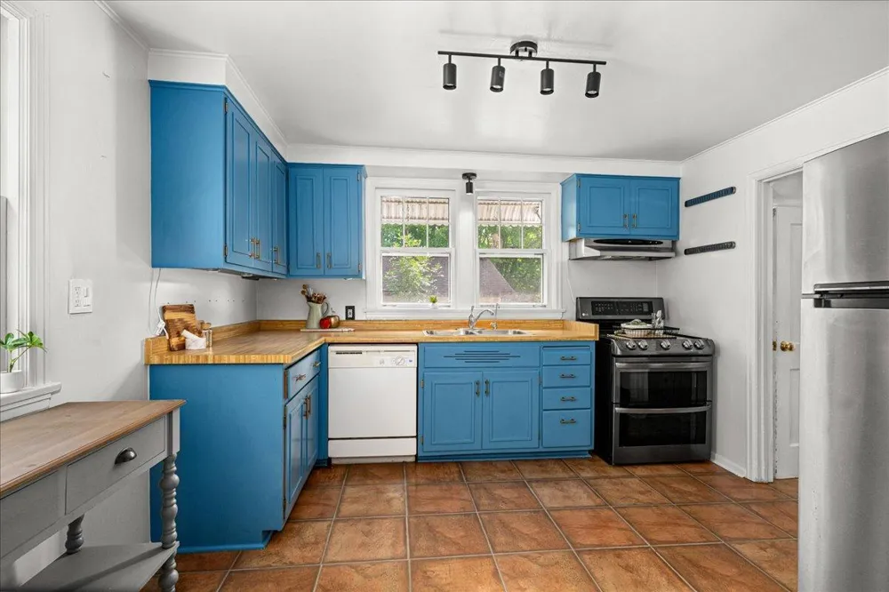 5068 Arnold Road Duluth, MN 55803