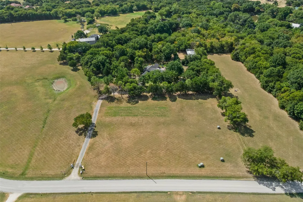 4732 County Road 206 Grandview, TX 76050