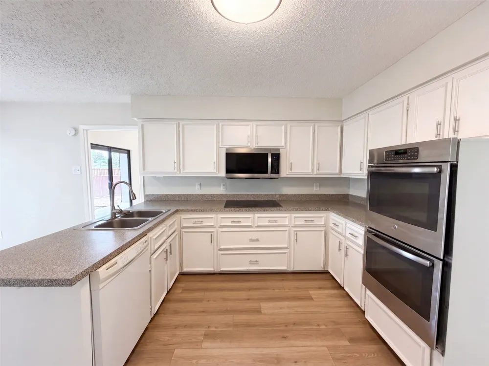 742 Hummingbird Circle Lewisville, TX 75067