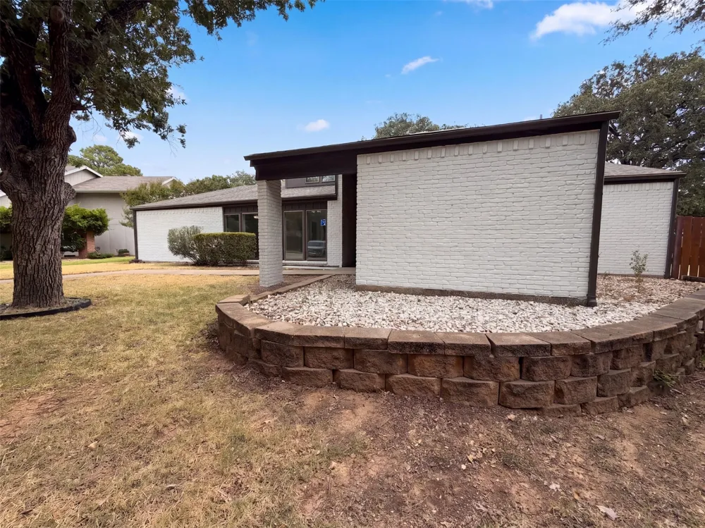 742 Hummingbird Circle Lewisville, TX 75067