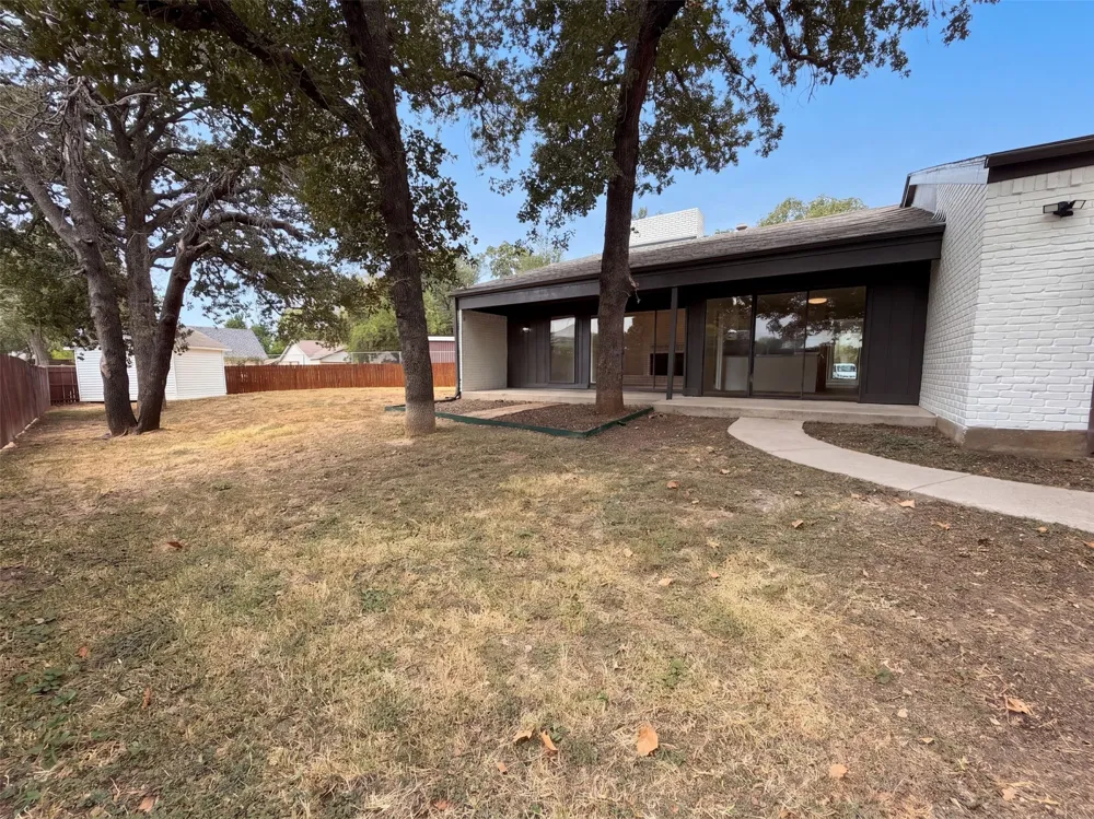 742 Hummingbird Circle Lewisville, TX 75067