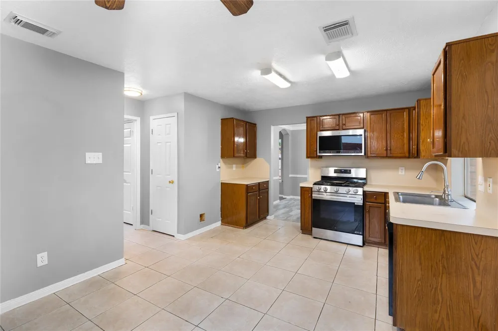 3802 Apple Hollow Lane Humble, TX 77396