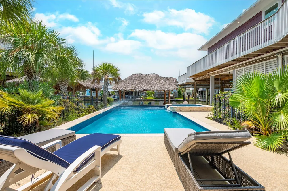 1331 Coral Way Tiki Island, TX 77554
