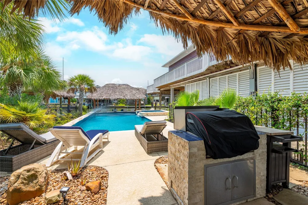 1331 Coral Way Tiki Island, TX 77554