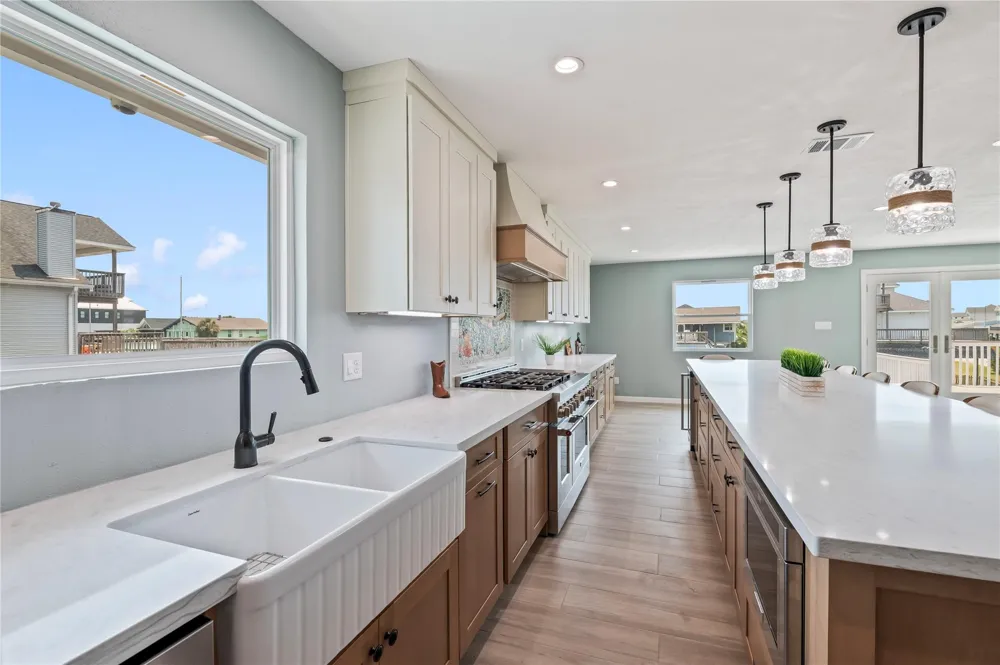1331 Coral Way Tiki Island, TX 77554