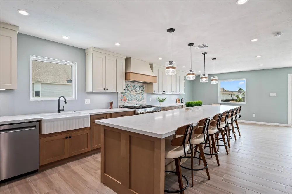 1331 Coral Way Tiki Island, TX 77554