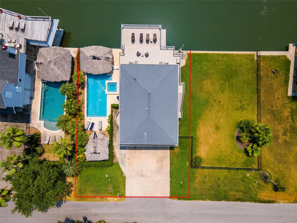 1331 Coral Way Tiki Island, TX 77554