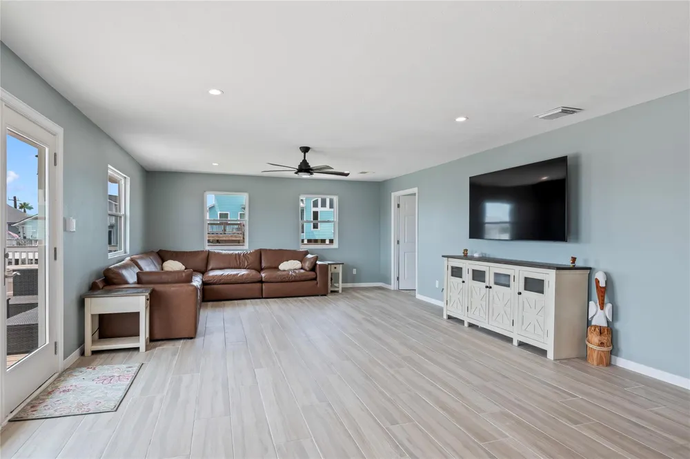 1331 Coral Way Tiki Island, TX 77554