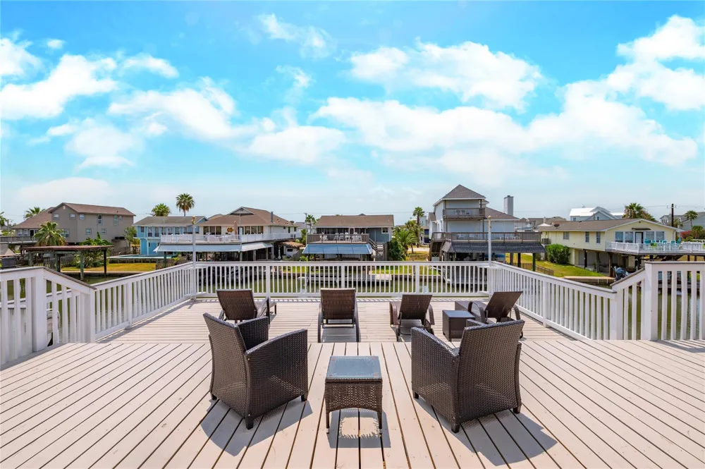 1331 Coral Way Tiki Island, TX 77554
