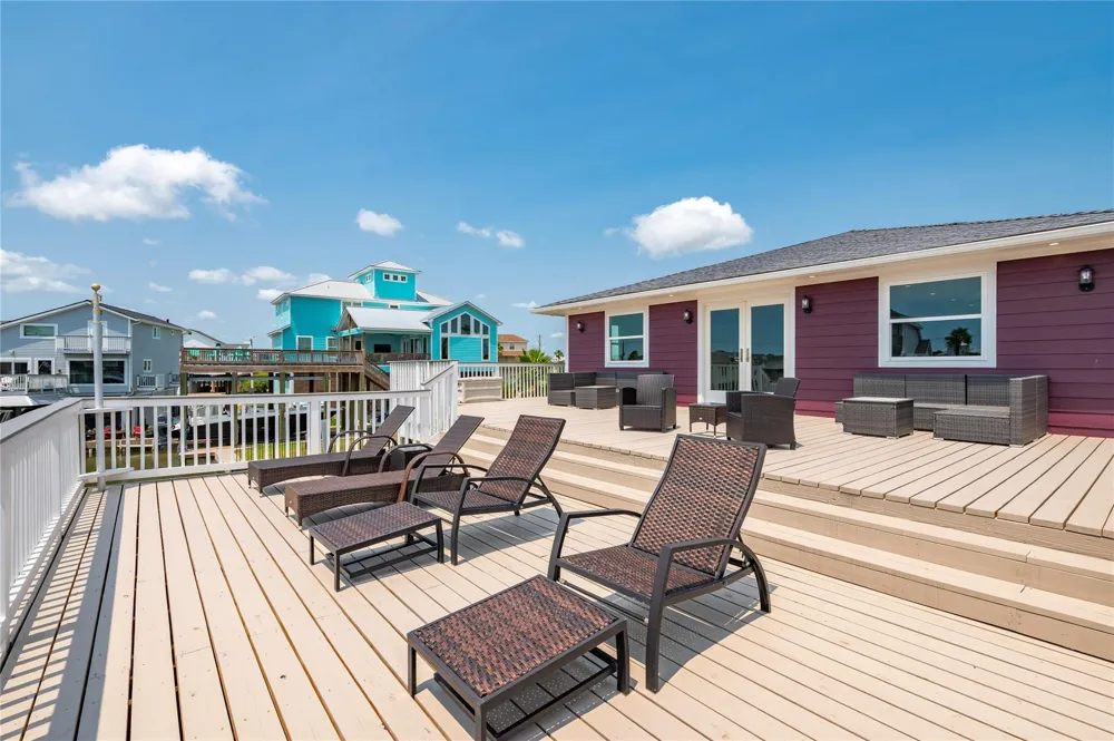 1331 Coral Way Tiki Island, TX 77554