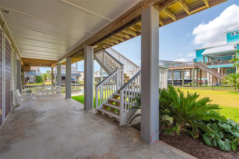 1331 Coral Way Tiki Island, TX 77554
