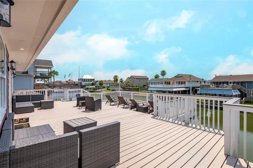 1331 Coral Way Tiki Island, TX 77554