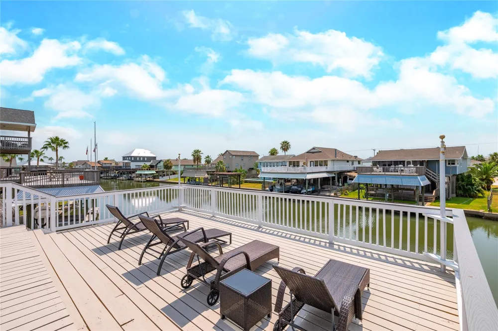 1331 Coral Way Tiki Island, TX 77554