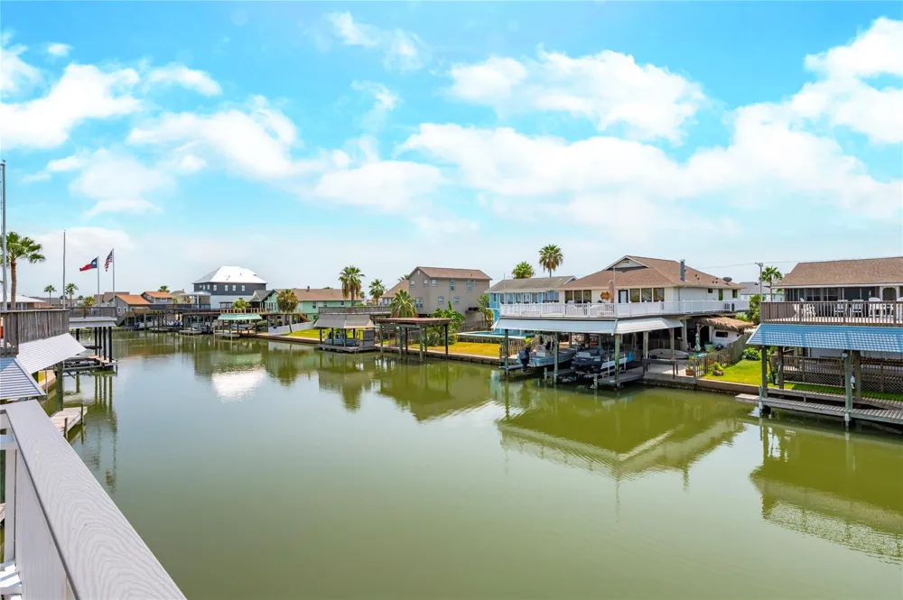1331 Coral Way Tiki Island, TX 77554