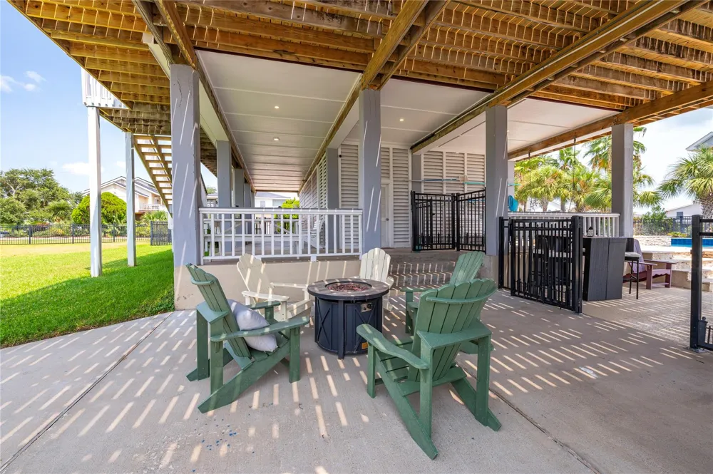 1331 Coral Way Tiki Island, TX 77554