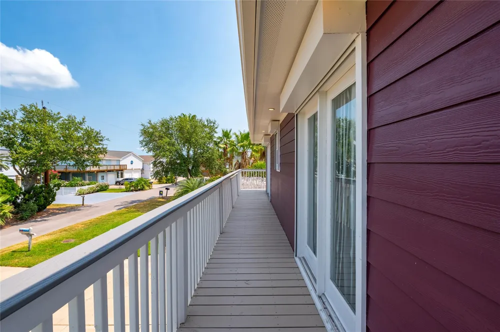 1331 Coral Way Tiki Island, TX 77554
