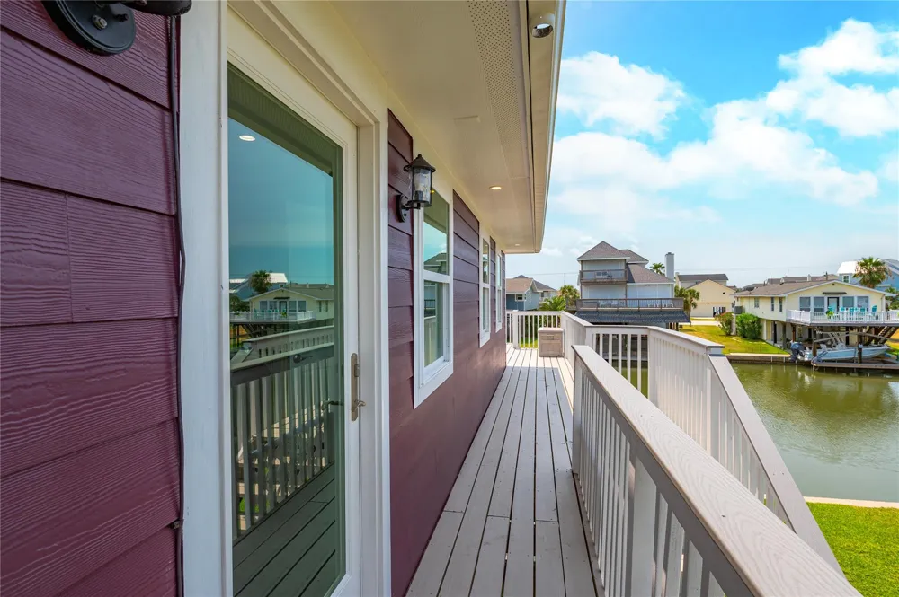 1331 Coral Way Tiki Island, TX 77554