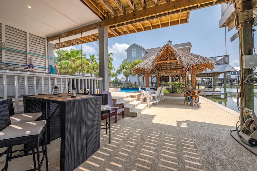 1331 Coral Way Tiki Island, TX 77554