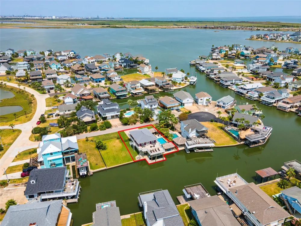 1331 Coral Way Tiki Island, TX 77554