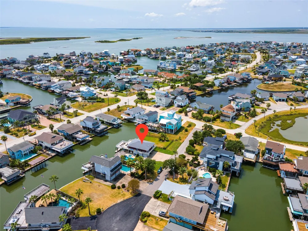 1331 Coral Way Tiki Island, TX 77554