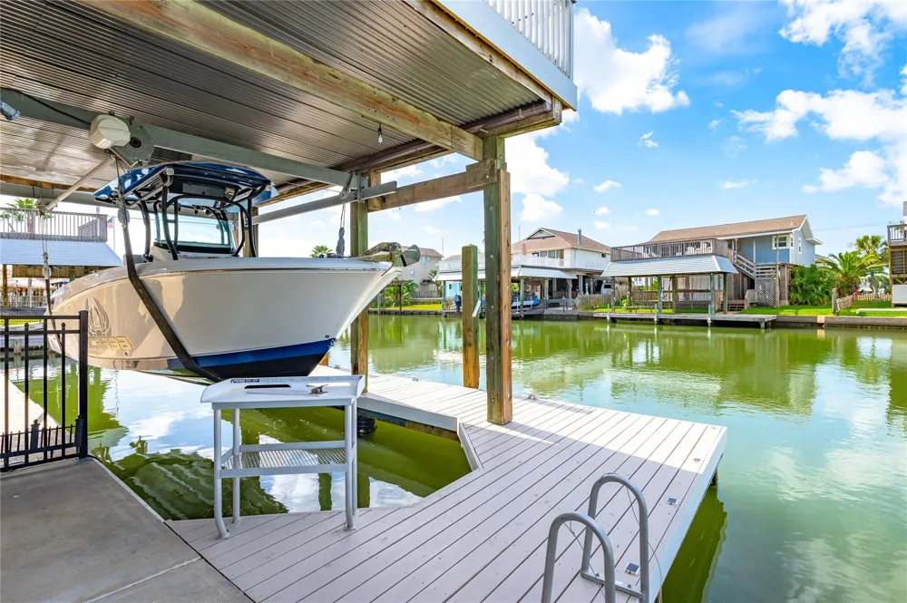 1331 Coral Way Tiki Island, TX 77554