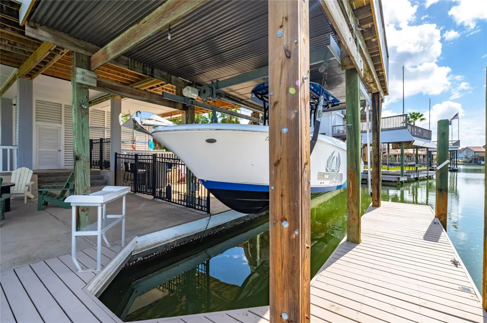 1331 Coral Way Tiki Island, TX 77554