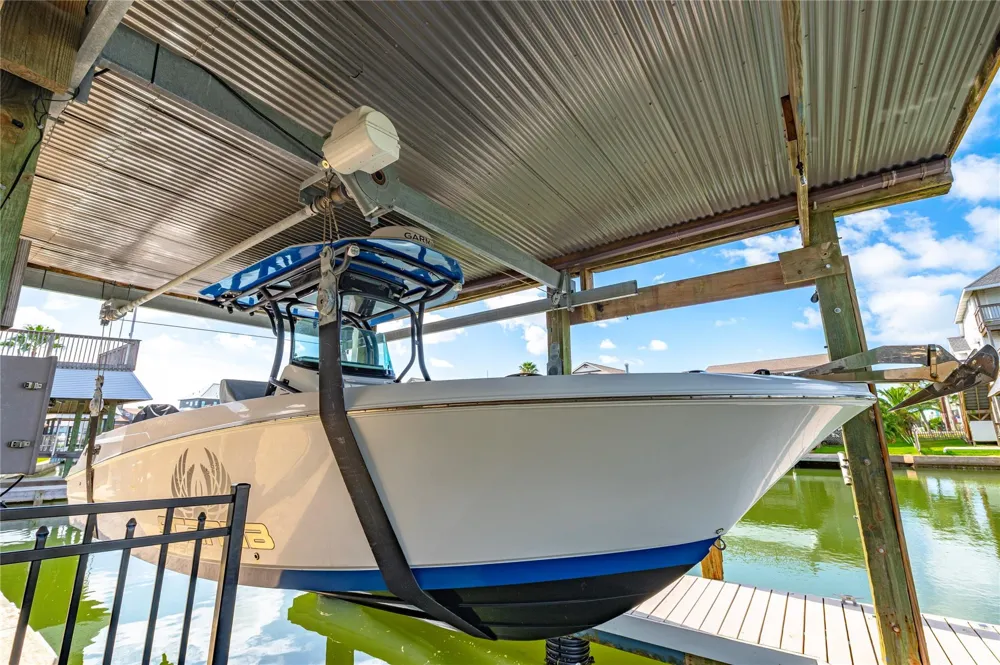 1331 Coral Way Tiki Island, TX 77554