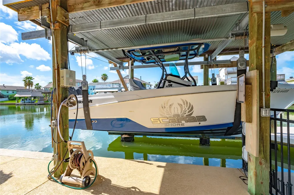 1331 Coral Way Tiki Island, TX 77554