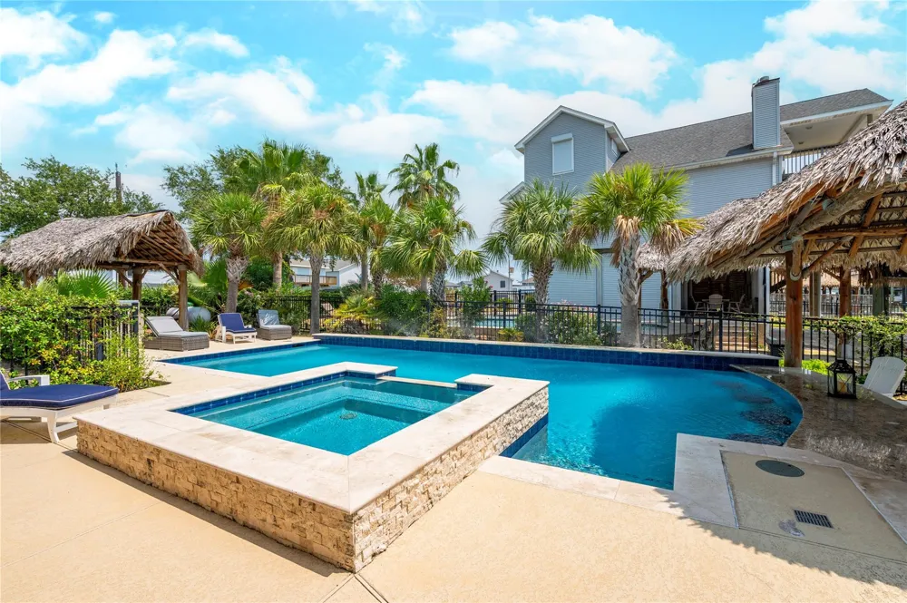1331 Coral Way Tiki Island, TX 77554