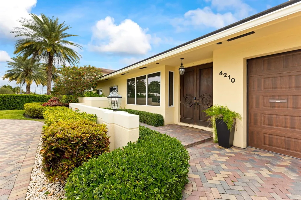 4210 NE 23rd Avenue Lighthouse Point, FL 33064