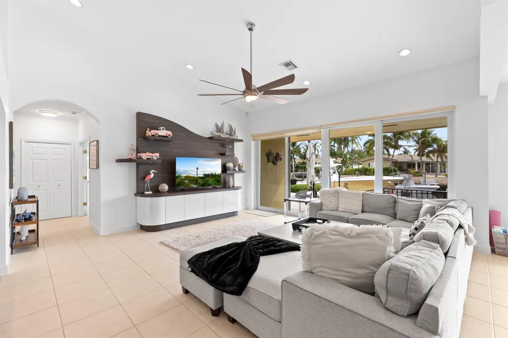 4210 NE 23rd Avenue Lighthouse Point, FL 33064